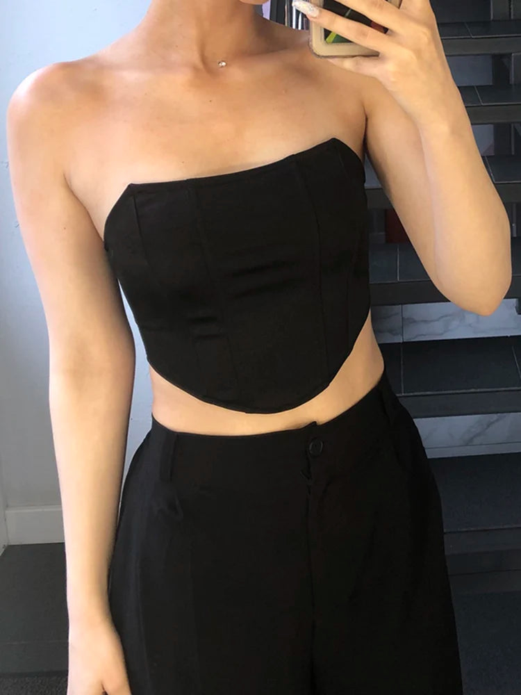 Top corto estilo bustier de terciopelo