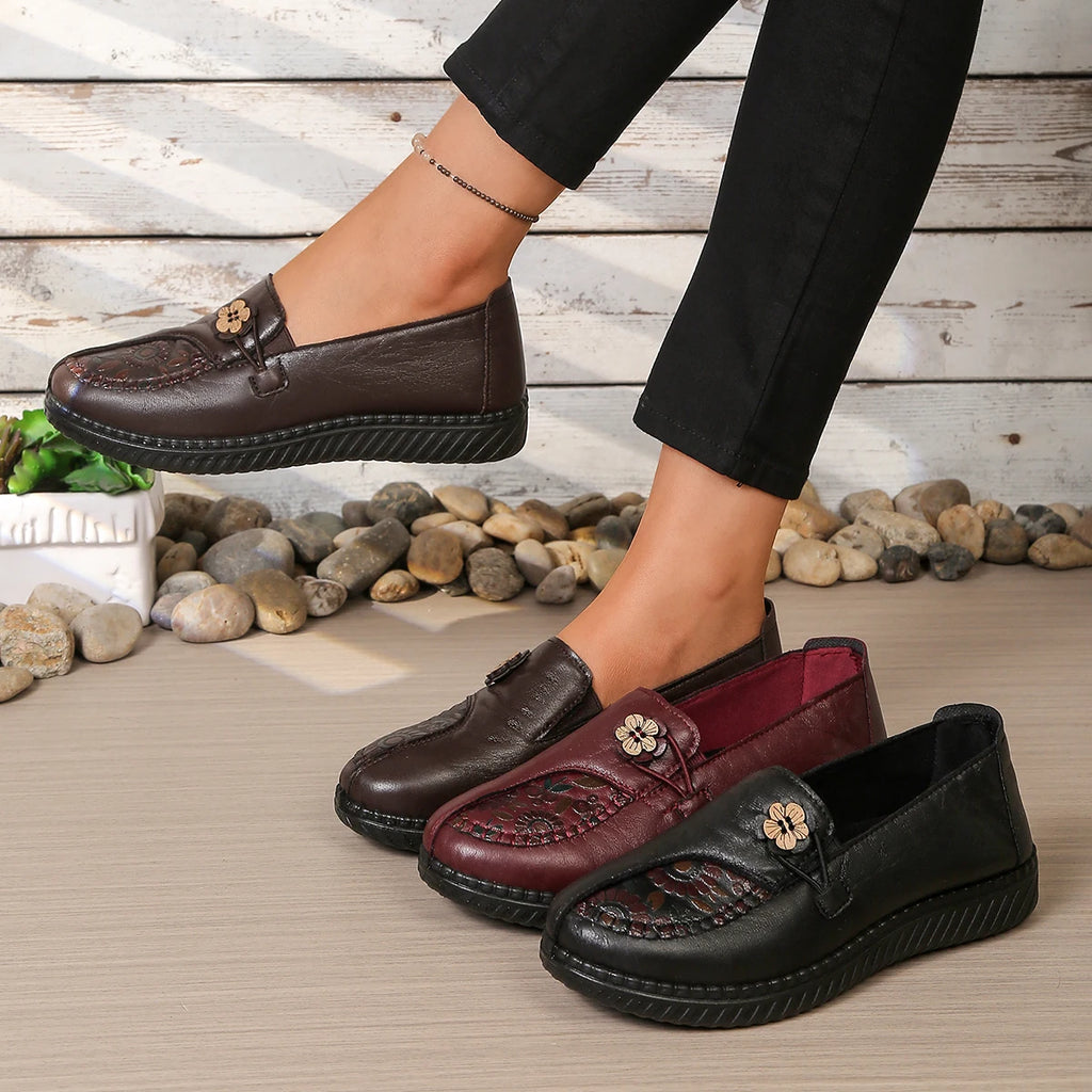 Mocasines de mujer con relieve floral