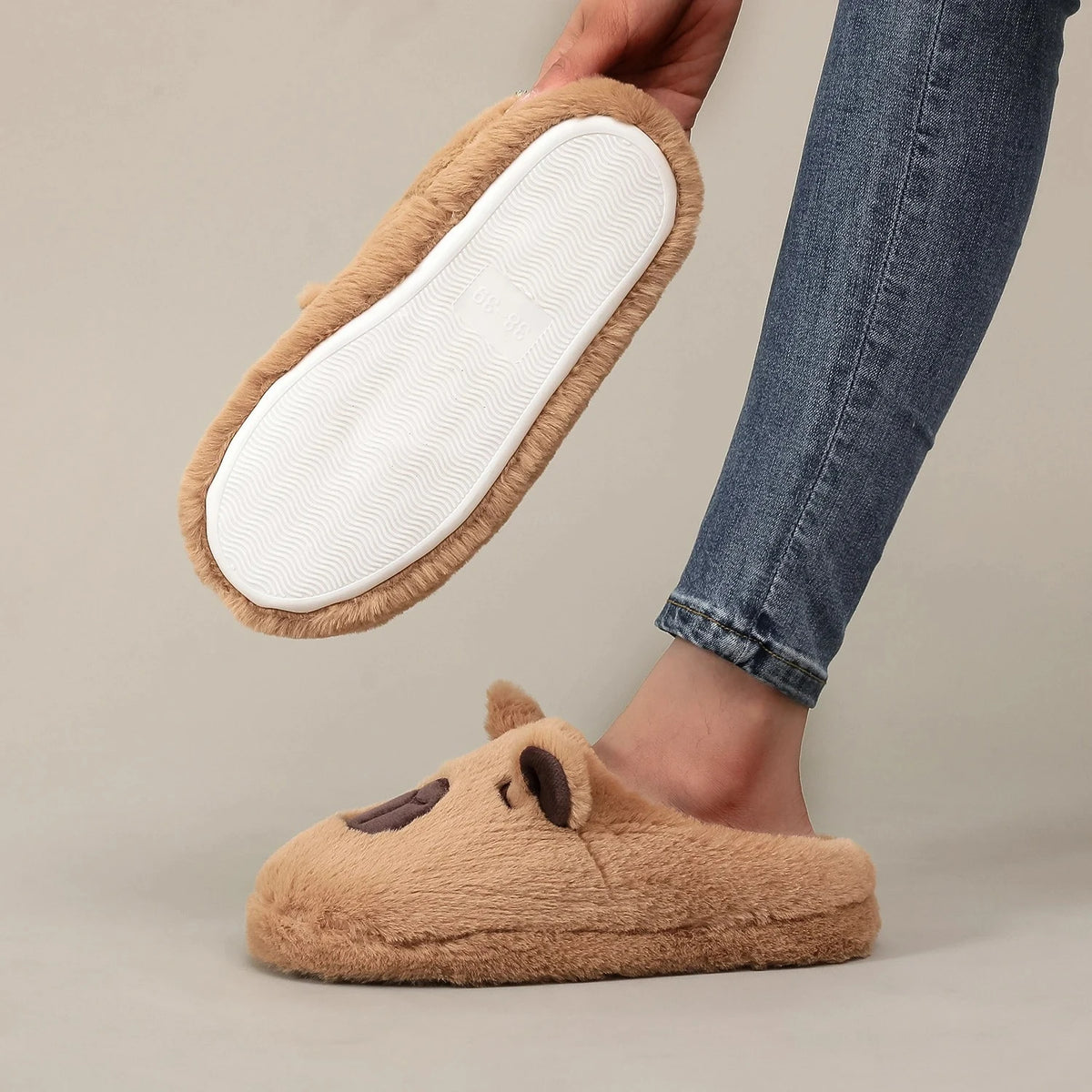 Pantuflas Capibara de Peluche Marrón