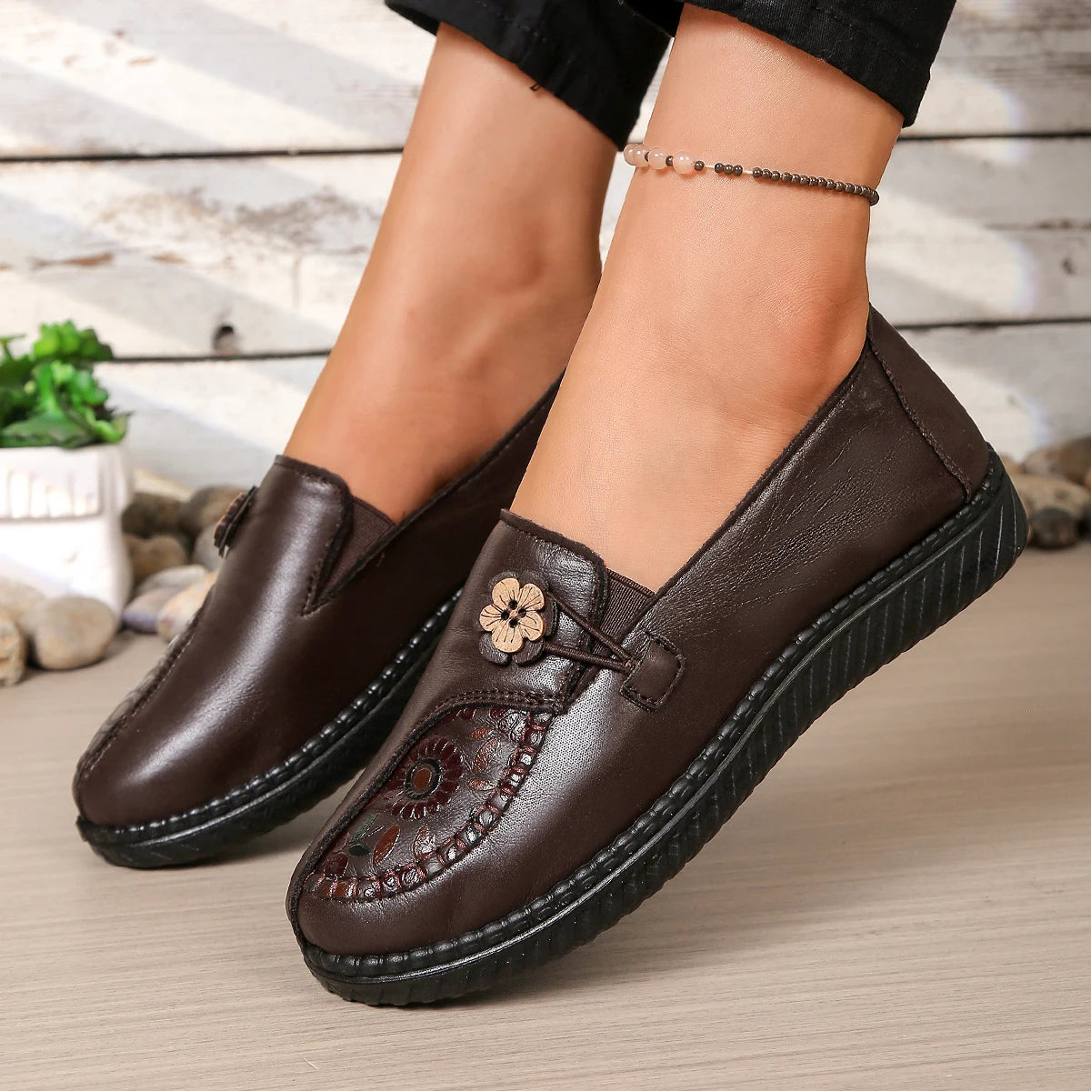 Mocasines de mujer con relieve floral