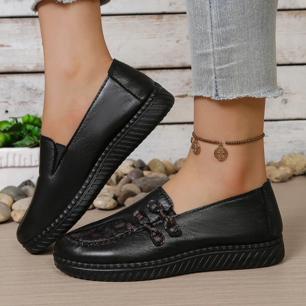 Mocasines de mujer con relieve floral