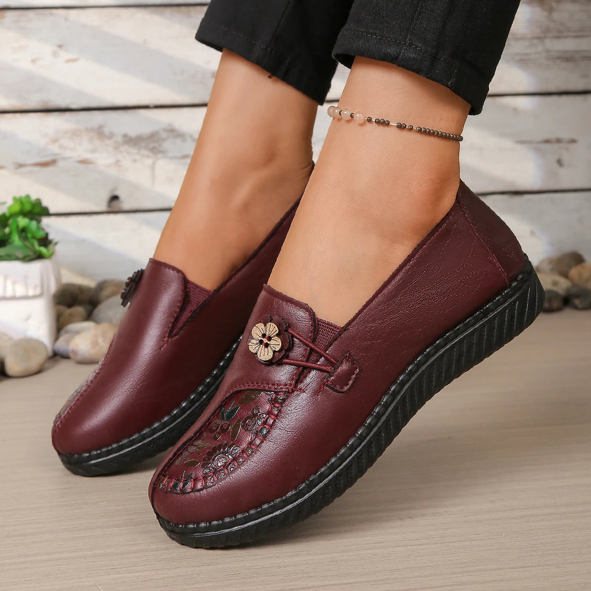 Mocasines de mujer con relieve floral
