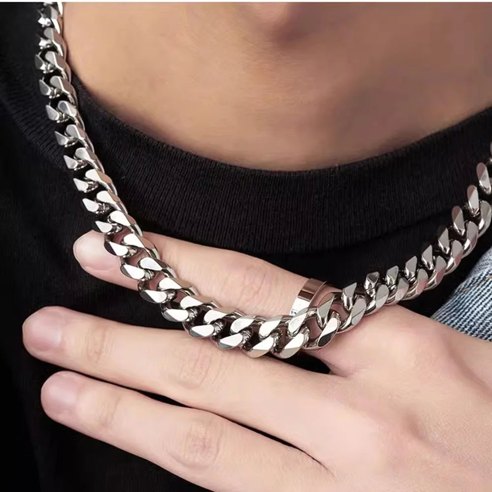 Collar de cadena cubana en acero inoxidable