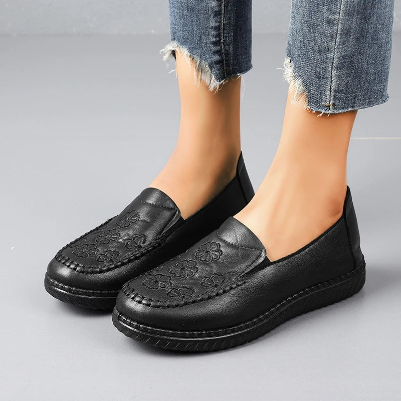 Mocasines de mujer con relieve floral