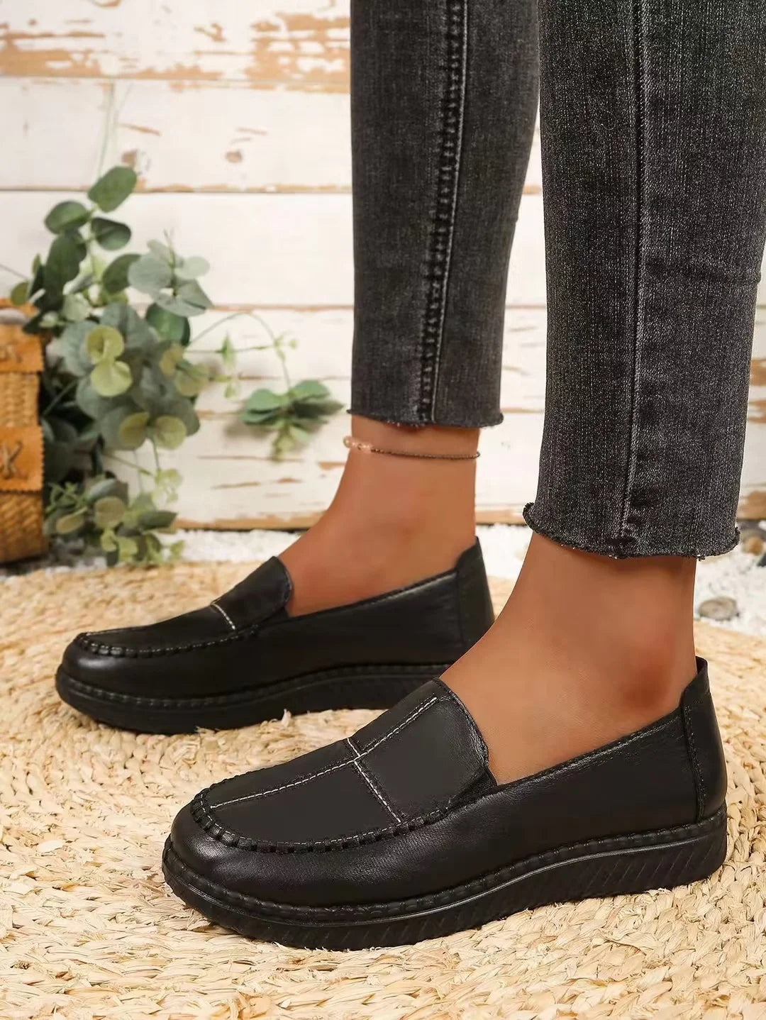 Mocasines de mujer con relieve floral